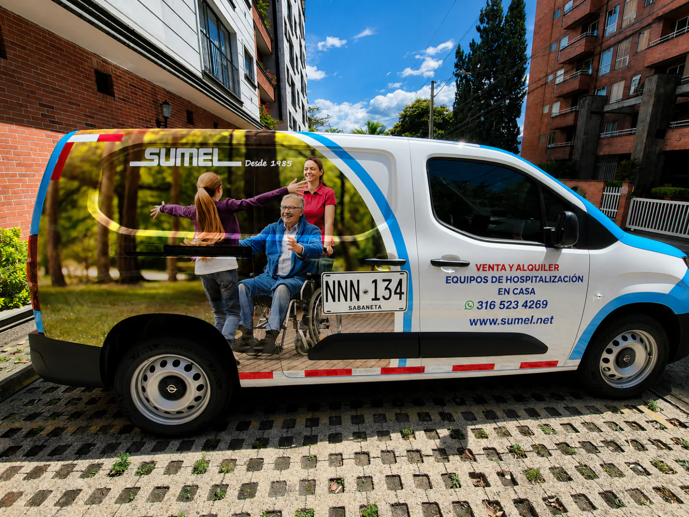 Vehículo de Sumel intervenido con branding vehicular integral